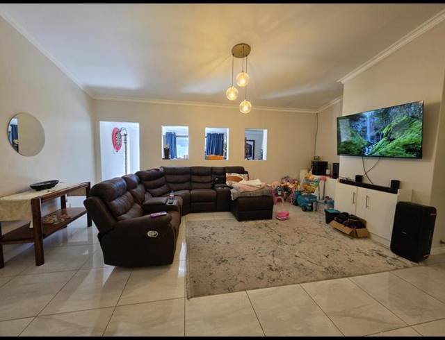 4 BEDROOM PROPERTY TO RENT IN BLOMTUIN